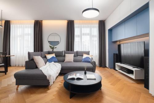 Prague Days - Modern Apartment with Workspace - Quiet Area