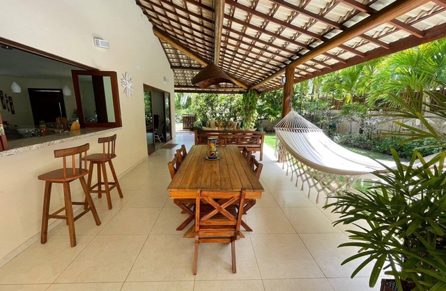 Praia do Forte, cozy house with 4 bedrooms, swimming pool, wi-fi and gourmet area,
