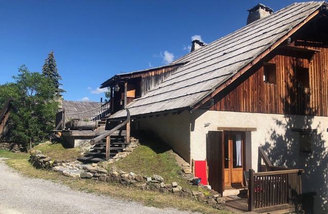 PRALOUP 1500 Charming duplex 70 m2 in chalet - magnificent view - sleeps 6