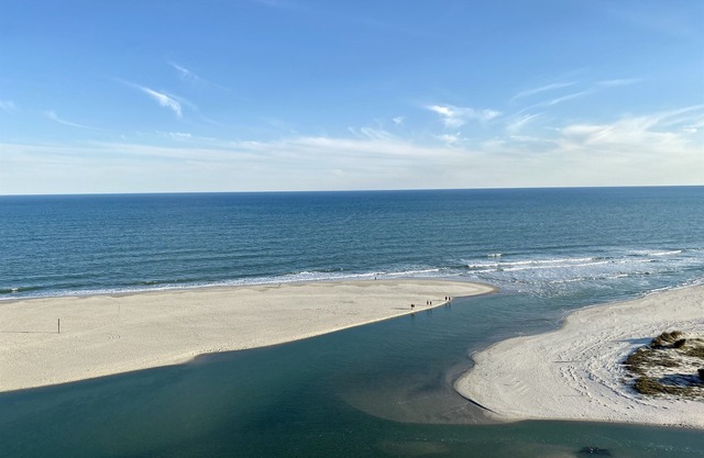 Premier-2BR/2BA-Southern View-High End Remodel-Lavish Kitchen & Baths + Locker!