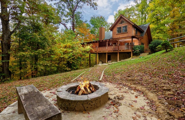 Premier Cabin Private Location in the Mountains, FREE Access to Resort Amenities