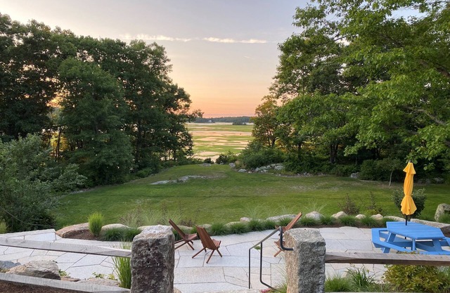 PREMIUM PROPERTY - Private 2-Acre Retreat - MODERN 4 Bedrooms - See Video Tour