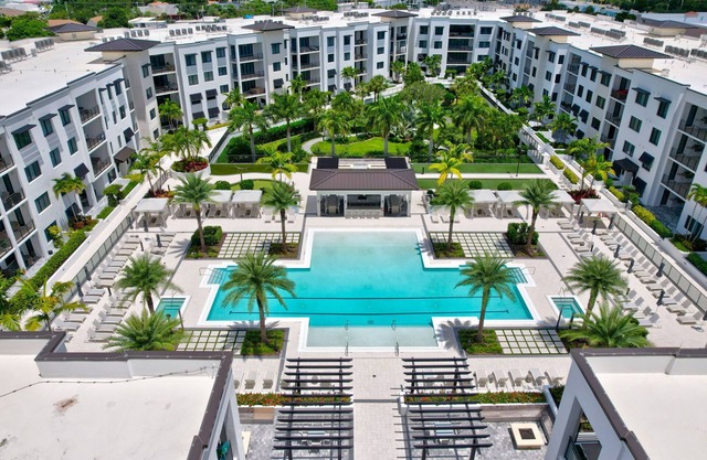 Prestigious 1,700 sq ft, 2-bedroom condo in beautiful Downtown Naples