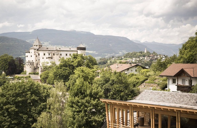 Presulis Hideaway Apartments & Restaurant