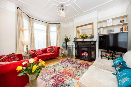 Pretty 2 bed garden apartment zone 2