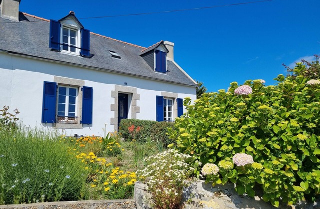 Pretty fisherman's cottage, close to the sea