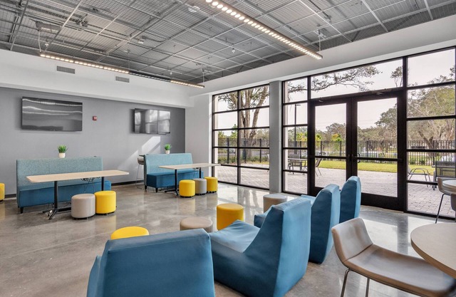 Prime 2 BDR Condo Steps from Padel, Pickleball and Tennis Center plus nearby Golf Course