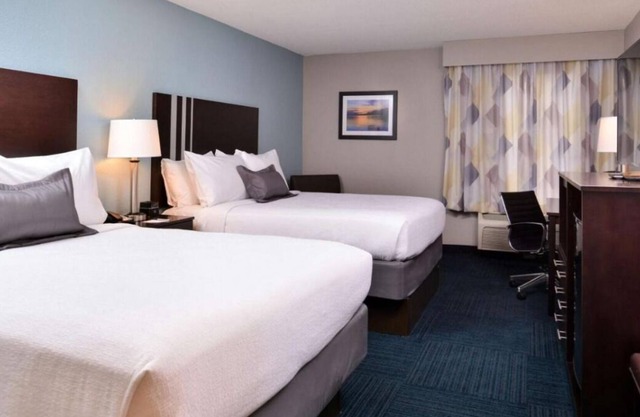 Prime Location! 2 Convenient Units, Free Parking & Breakfast, Indoor Pool