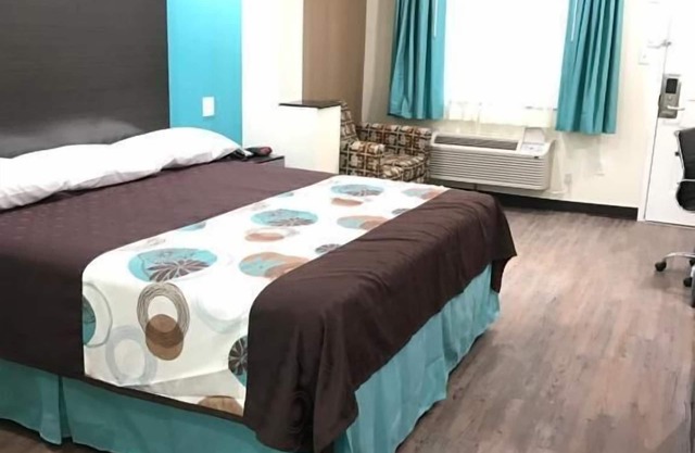 Prime Location! 2 Great Units! Close to George Bush Intercontinental Airport!