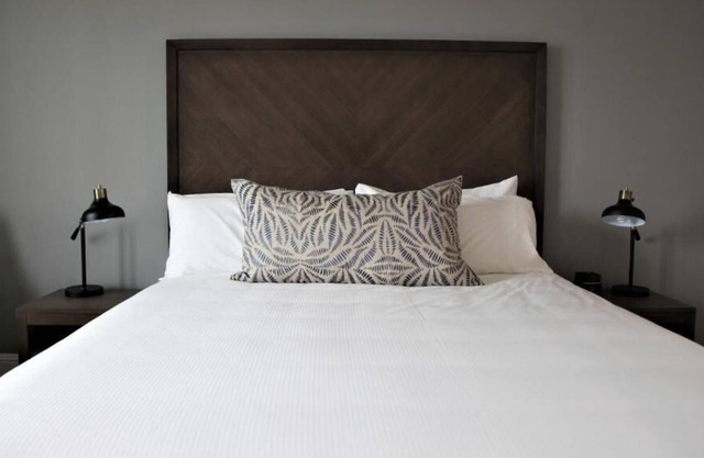 Prime Location! Free Parking, Pet-Friendly Property, Near Walnut Park