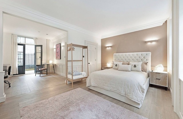 Prime Location English 5 bedroom house