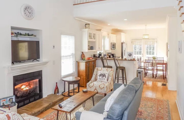Prime Location! Golf+Pickleball+Tennis+Walkable by Jubela's