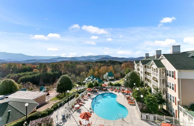 Prime Location! Great 2BR Unit, Kitchen, Pool