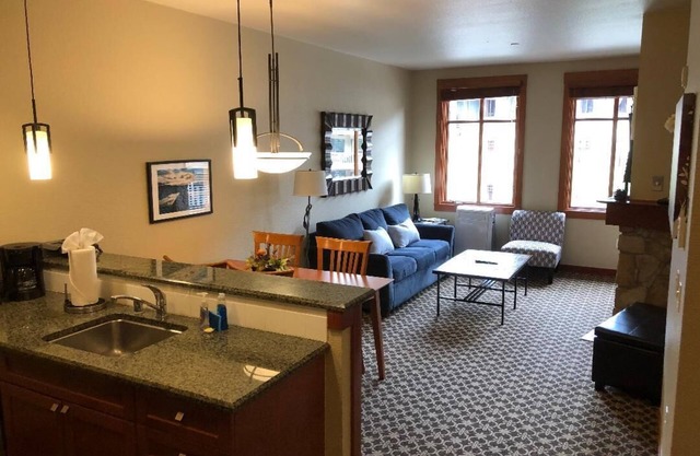 Prime location inside Palisades Village. Steps to Gondola. 1 Bdrm -sleeps 4