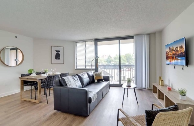 Prime Location Modern Apartment at Pentagon City