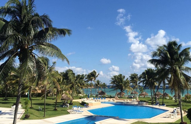 PRIME LOCATION! Private Beach, Very Nice!