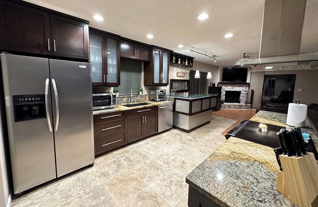 Prime Lutz Home 3BR-2BA & HomeTheater