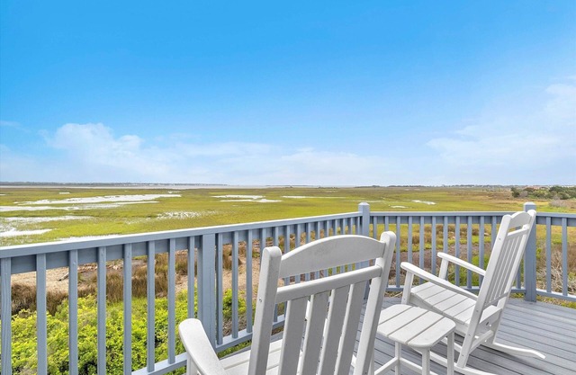 Prime Time: Stunning Views of Marsh and Ocean, Elevator