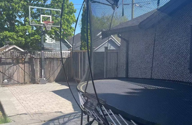 Prime Vancouver Elegant 6BR+4.5BA Villa | Sleeps 14 | 2-Yr Host w/5★ Reviews