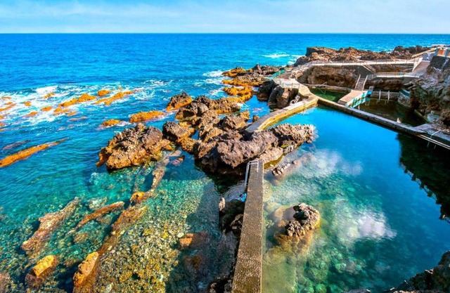 Primera línea en piscinas naturales.