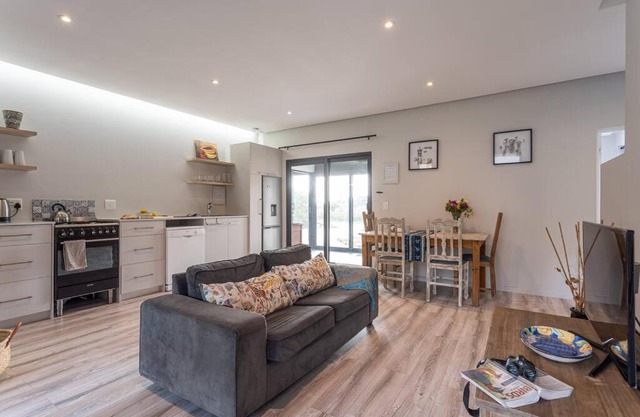 Pringle Bay getaway - 2 bedroom garden apartment