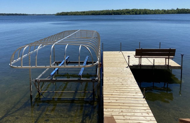 Pristine 3BR on a great fishing & recreation lake. Water toys & boat available!