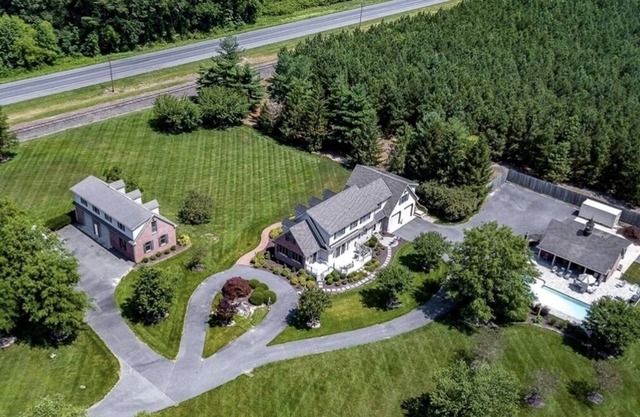 Pristine 5 Acre Home/Pool/Pool House