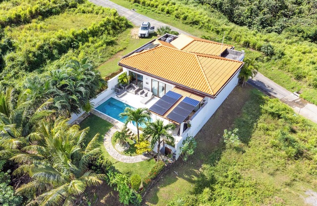 Pristine Bay 1316, 2 bed secluded and private