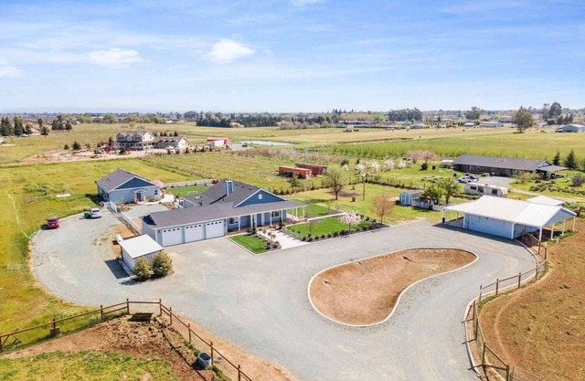 Pristine Farmhouse in the Heart of Lodi Wine Country