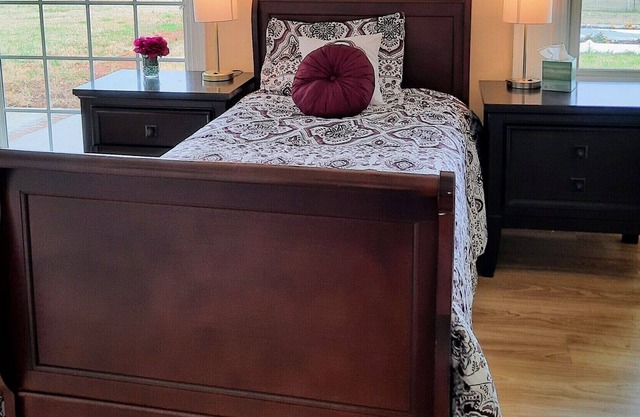 Privacy Galore!12 bedrooms near creek and walking trail