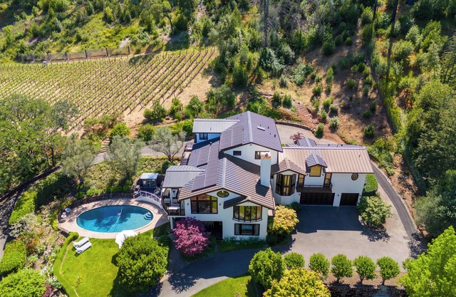 Private 2.3 acre 6 bed/4.5 ba Napa Valley Estate - Pool, Sauna, Hot Tub