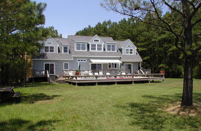 Private 2 Acre Waterfront Family Retreat with Pool & Pier