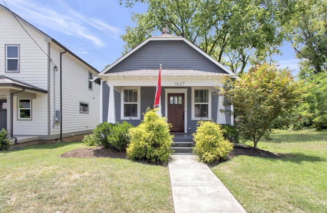 Private 2BR House in Downtown Nashville - Near Broadway and Sleeps 6! 🌃