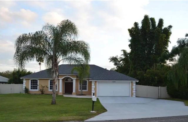 Private 3-bedroom pool & waterfront home