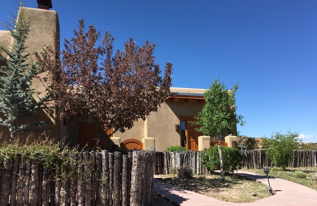 Private, 3BR Bishop's Lodge Villa, Minutes from Plaza, Stunning 360 Degree Views