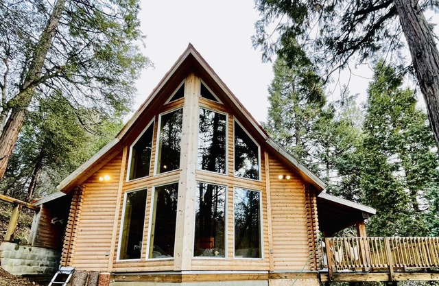 Private and big Log cabin with Hot-Tub In Sequoia National Forest/ Monument