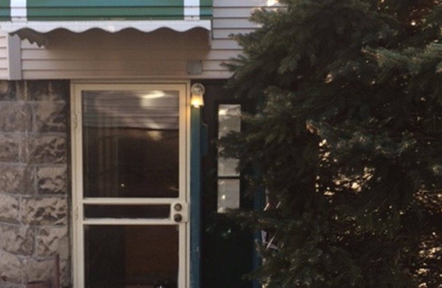 Private Apartment With A Private Entrance To Our Cozy Newly Renovated Apartment