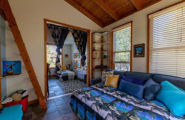 Private back house studio with loft, patios, and gardens. Disneyland close.