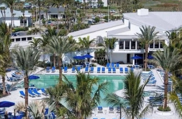 Private Beach Community w/Pickle Ball/Golf/Tennis/Restaurant and Much More