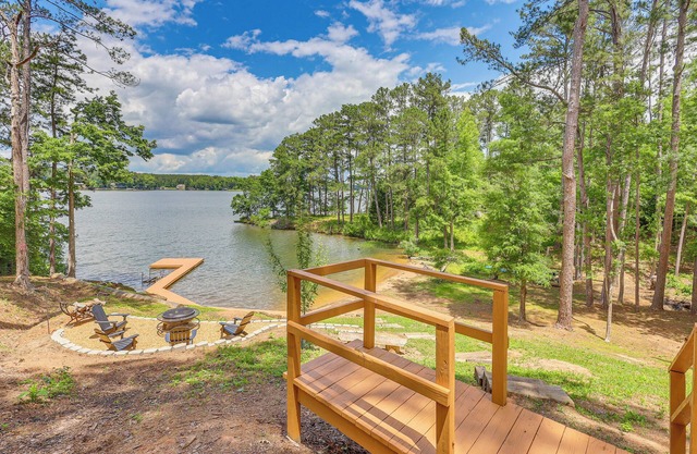 Private Beach & Dock: Lakefront Sparta Cabin