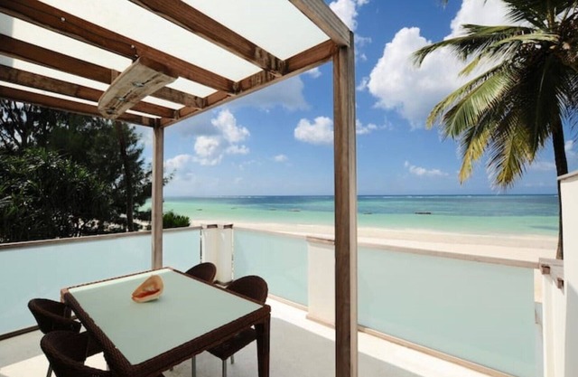 Private beach front terrace appartment Mbili