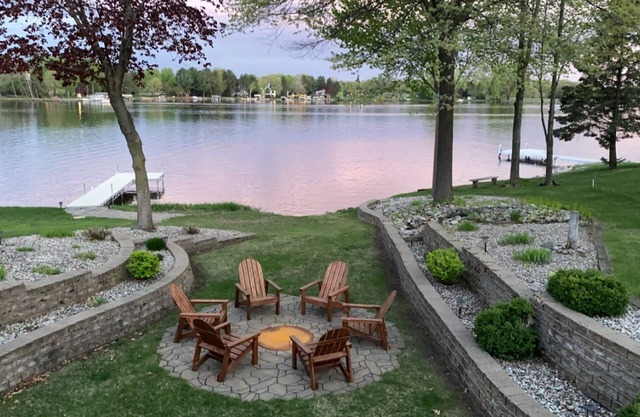 Private beach/Lakefront Getaway on Lake Camelot