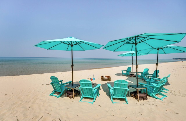 Private Beachfront Lake Michigan Rental w/Kayaks