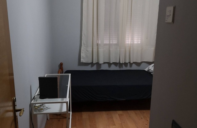 Private Bedroom Single Traveler