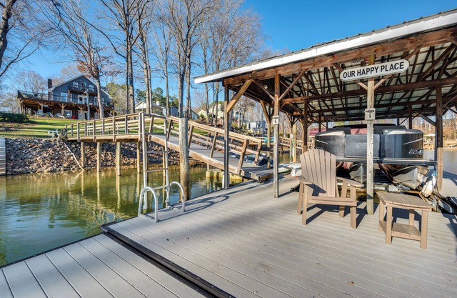 Private Boat Dock: Troutman Home on the Water!