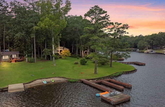 Private Boat Ramp, Docks, Huge Views, Dog Friendly
