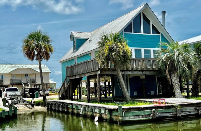 Private Boat Ramp - Free use of Kayaks - Crab - Fish, all at your front door.