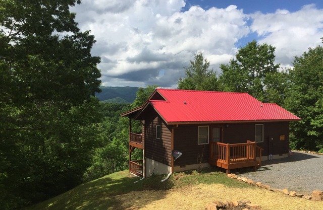 Private Cabin Getaway- Long Range Mountain View’s!