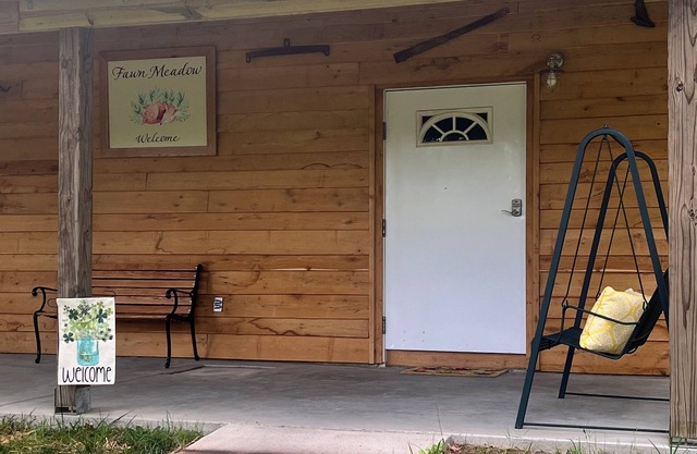 Private cabin in the Ozarks. Close to Mountain View, ATV trails, caves, fishing