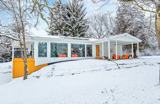 Private Cabin with Scenic Nature Views in Richmond